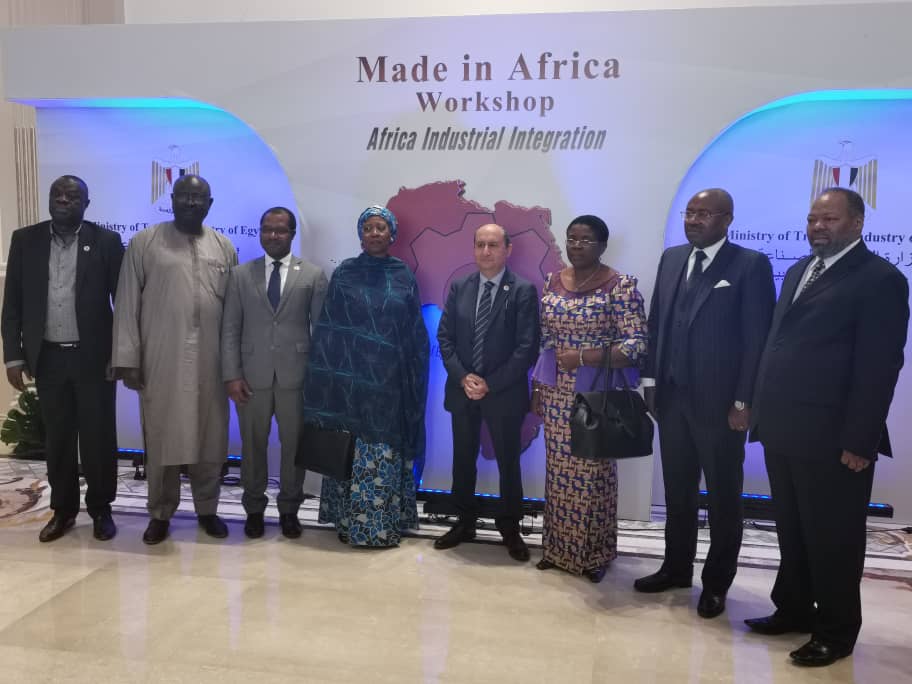 Photo de famille après cette session de travail sur le #MadeInAfrica
#Ghana #Nigeria #RDC #Mozambique #Eswatini #gabon #investingabon #africa #egypt #Africa_2019 #Investment_for_Africa_Forum