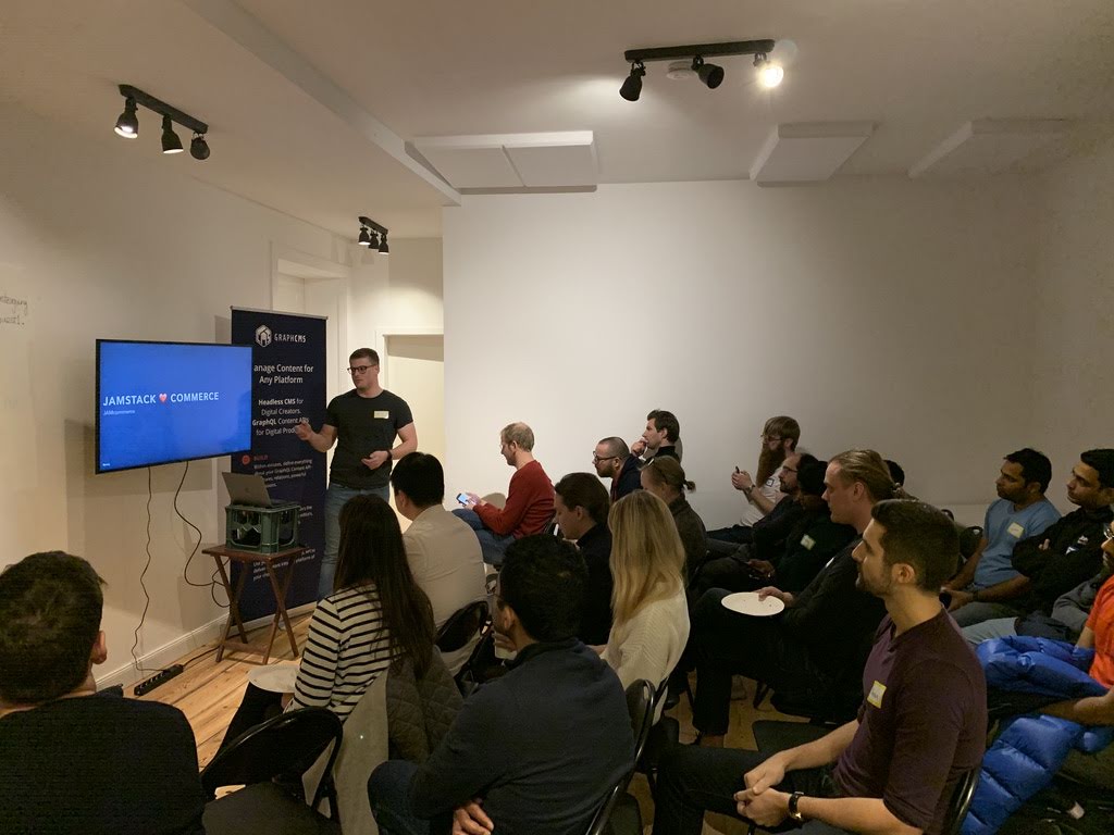 ynnoj's tweet photo. I had a blast speaking at the inaugural #HeadLessons event in Berlin on Tuesday! Thanks to @anilbms75 for the invite, @GraphCMS for hosting ๐
Deck: https://t.co/QAj1yHzVlO
Demo: https://t.co/Ljkmy2Yvn2
Code: https://t.co/NCjxNcNGPP https://t.co/sKPSA1SRTh