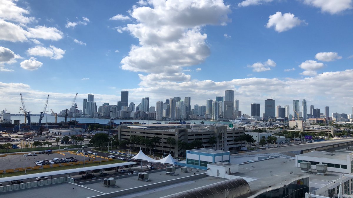 carloslcurbelo's tweet photo. Low 70s today. #MiamiforLife. https://t.co/coM2W94iIz