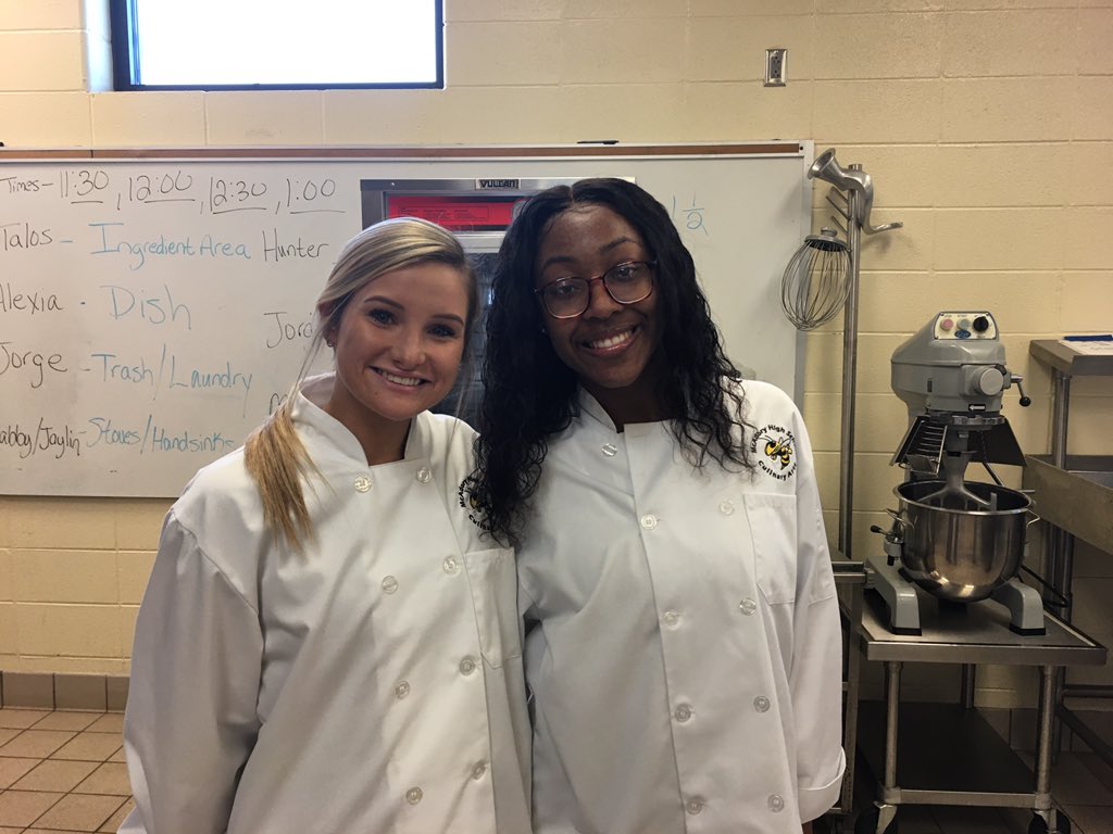McAdoryHS's tweet photo. Wow! Culinary Arts students @McAdoryHS  really know how to have a Thanksgiving Luncheon. Now this is PBL at its best. Beautiful chaos! @jefcoedathletic @MHS_hospitality @JEFCOED https://t.co/aR4IKQRJTS