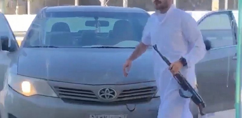 شرطة #حفر_الباطن تطيح بـ"عشريني" أطلق النار وسط معهد تعليمي.http://sabq.org/zjtXyV