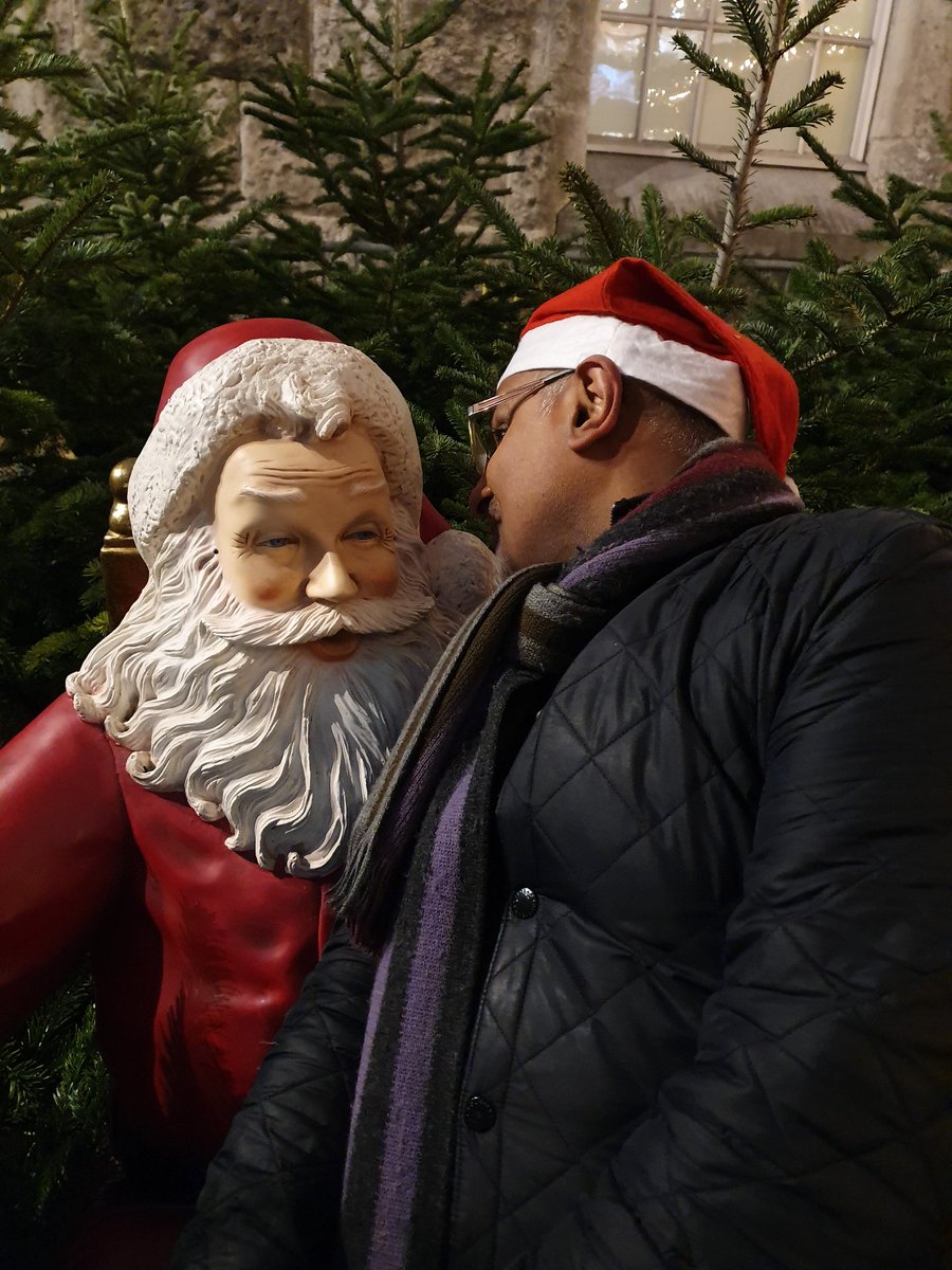 SarahBishop72's tweet photo. @brumsantacrawl #santacrawl #puddings Gurmeet tells Santa he wants a unicorn for Christmas! https://t.co/4eimGAJEup