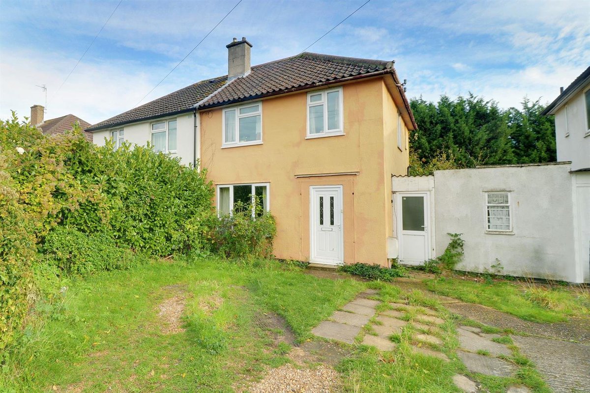 Introducing to the market is this two/three bedroom semi-detached home in this prime location with just a few minutes walk to Cambridge main train station. haart.co.uk/buying/2-bedro…