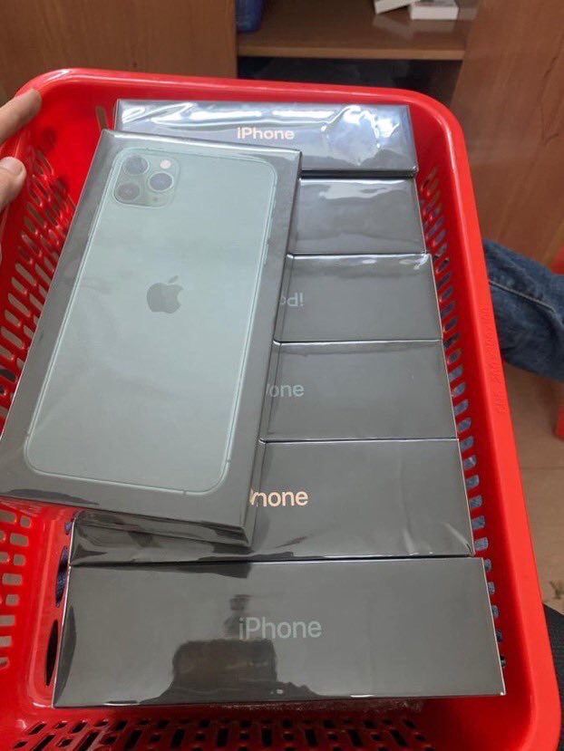 GiveawaysFree4's tweet photo. HUGE GIVEAWAY! 🎁

• iPhone 11 512GB
How to win:
• Retweet and like
• Follow Me (@GiveawaysFree4 )
• Comment: Done
• Turn on my notifications 

3 Winners❤️

Ends at 500 followers! GOODLUCK! #TwitterPhilanthropy #freeiphone #iphone11 #iphone #apple #giveaway https://t.co/4equfMfOUK
