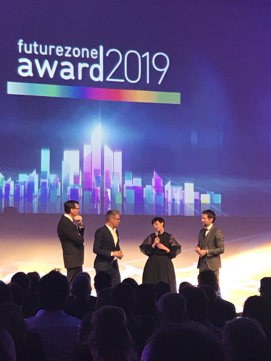 eminenz's tweet photo. Es wird wieder awarded. Danke @ClaudiaZettel #futurezoneDay https://t.co/AFGwFhzpC6