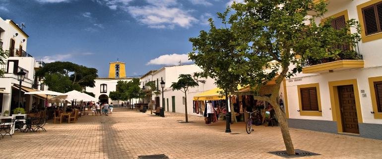 Antony158's tweet photo. Santa Gertrudis dorp in het hart van #Ibiza #vakantie #Spanje https://t.co/1KiPjJ1dPF https://t.co/WJOn89HGGh