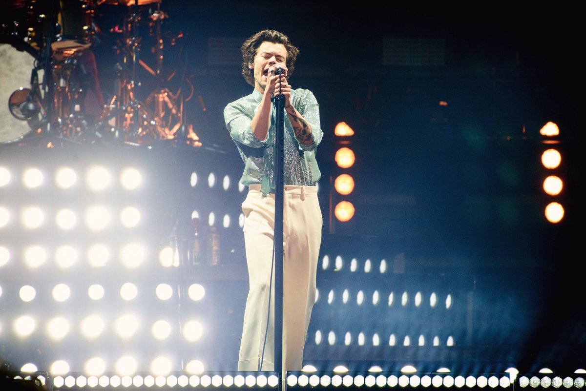 LCArena_Detroit's tweet photo. Looking back to when @Harry_Styles brought his 2018 tour to a packed Little Caesars Arena on June 26. 🤩 #TBT

We can't wait to welcome him back on July 17, 2020! Tickets go on sale tomorrow at 11AM. #HarryStylesLoveOnTour https://t.co/IRF2d564HA