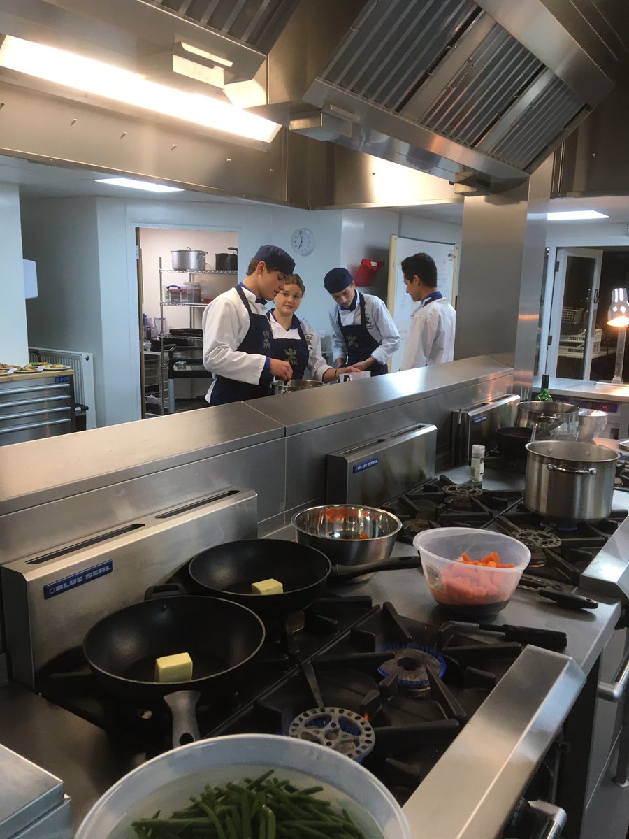The final preparations for tonight’s special dinner <a href="/KingsBruton/">King's Bruton</a> <a href="/KSBCCF/">King's Bruton CCF</a>