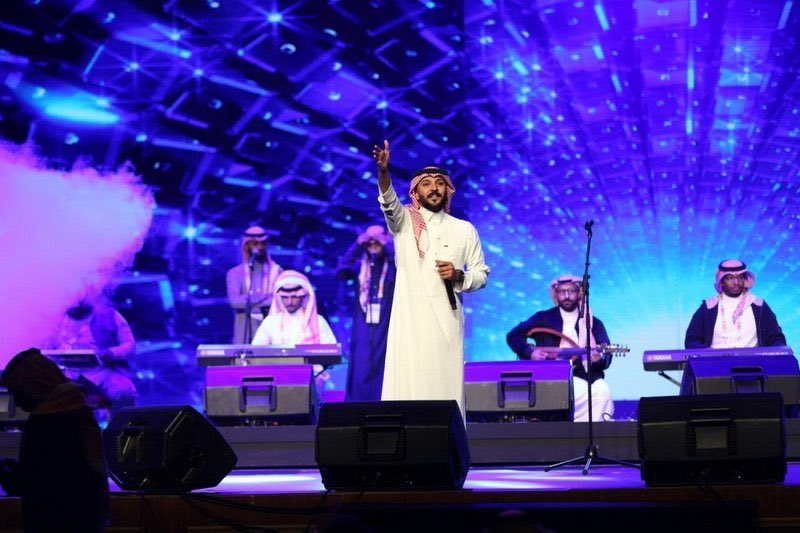 وسط تفاعل الحضور.. بدء عرض مسرحية "وش أخبارك" في #الرياض.https://sabq.org/2Vq9Rm