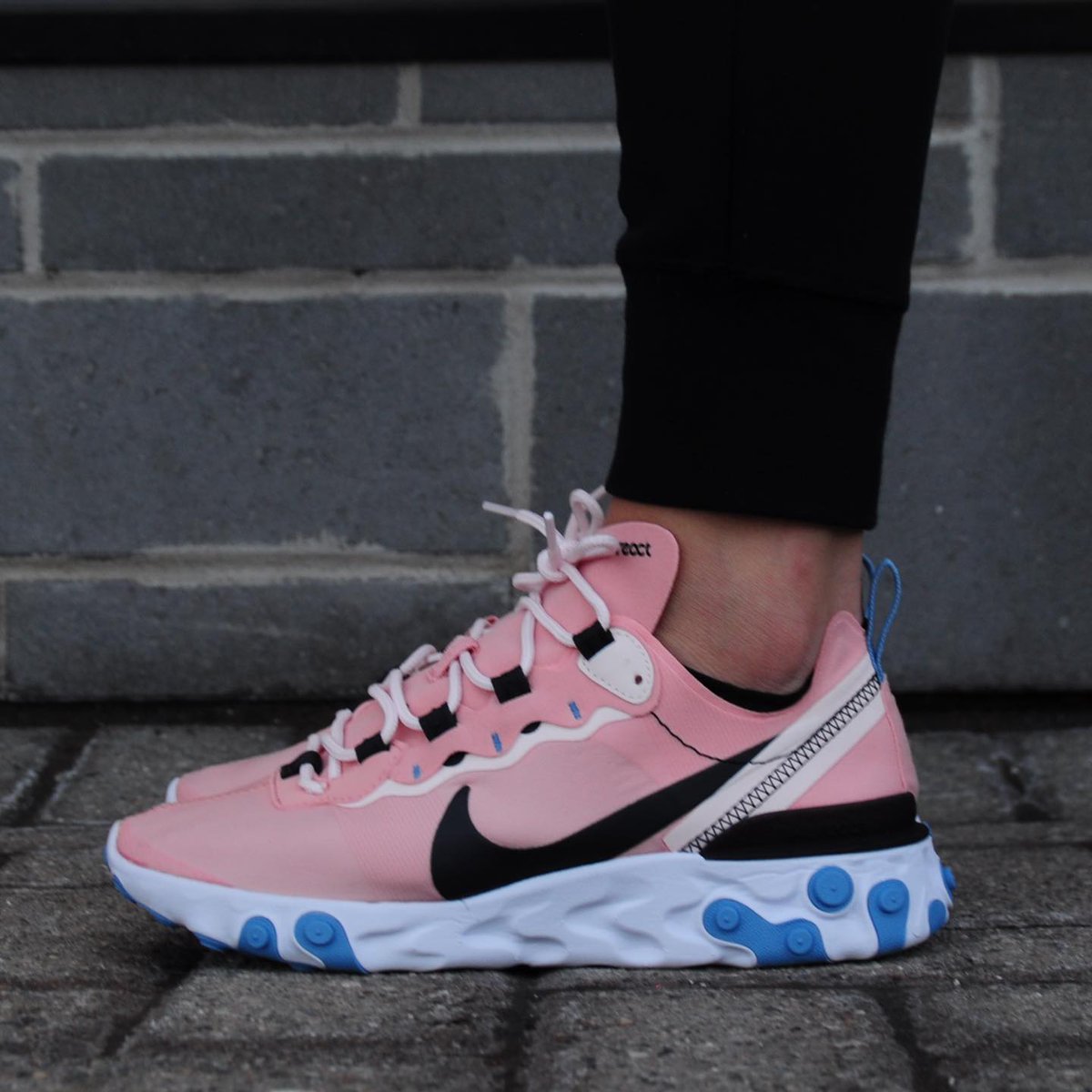 nike react element 55 coral stardust