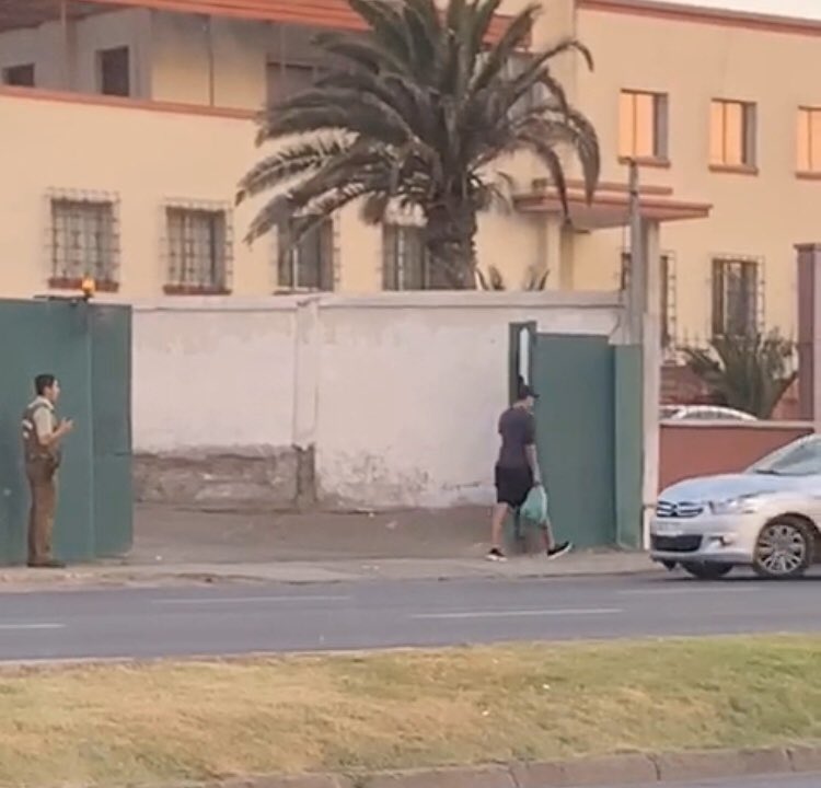 3lponi's tweet photo. La imagen es muy fuerte 💔 y la evidencia es contundente, si este sujeto es paco esto se fue a la cresta. Cuando pensé que no podría tener más miedo, pasa algo peor. #Antofagasta #DecimosBasta https://t.co/SJMRA8ocXE