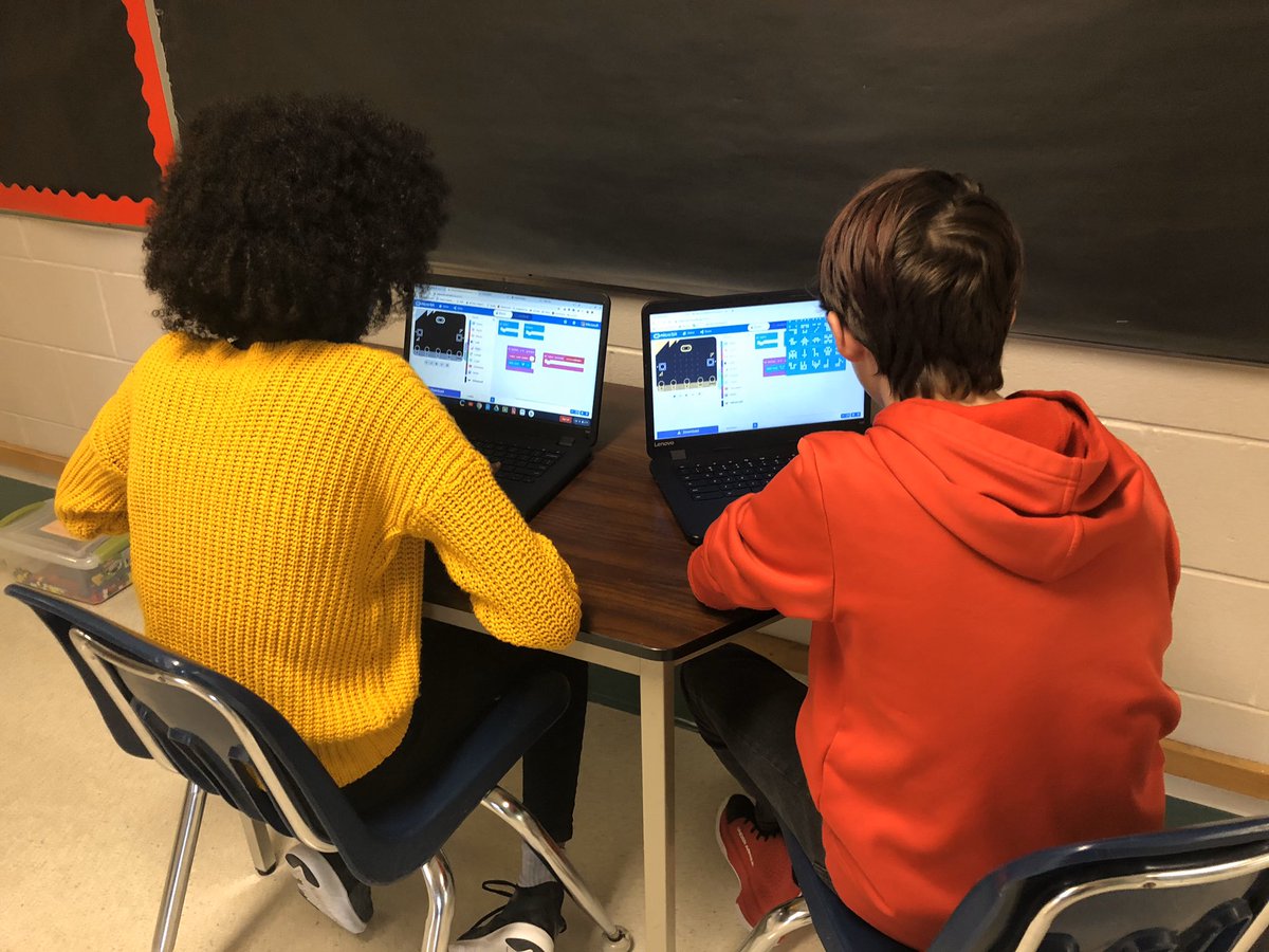 stpaulsyorkton's tweet image. Who knew learning about probability could be this fun! Thank you @microbit_edu! #cancode #saskcode