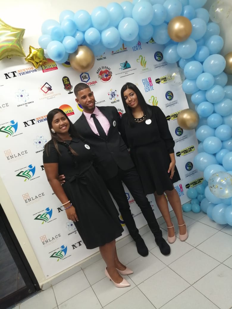 CarolinaLay23's tweet photo. Mi proyecto de grado, gracias a Dios ❤🎓 https://t.co/6jub70J9ap