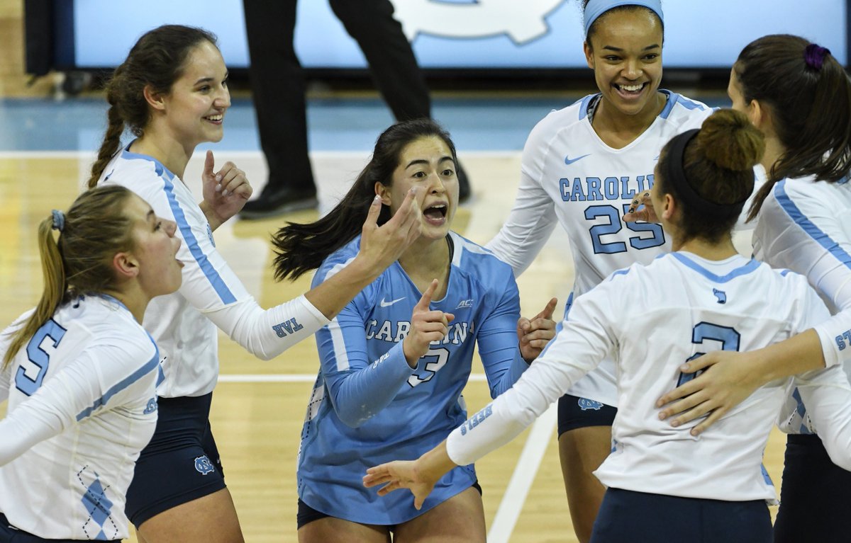 UNCVolleyball's tweet photo. @HowardSkyy @icarlypeck @AristeaTontai @HAtherton14 S1 | Set one ✅

Heels take the first set, 26-24!! 
Skyy Howard went off with six kills to start things off! #GoHeels https://t.co/8cr9wm5HqY