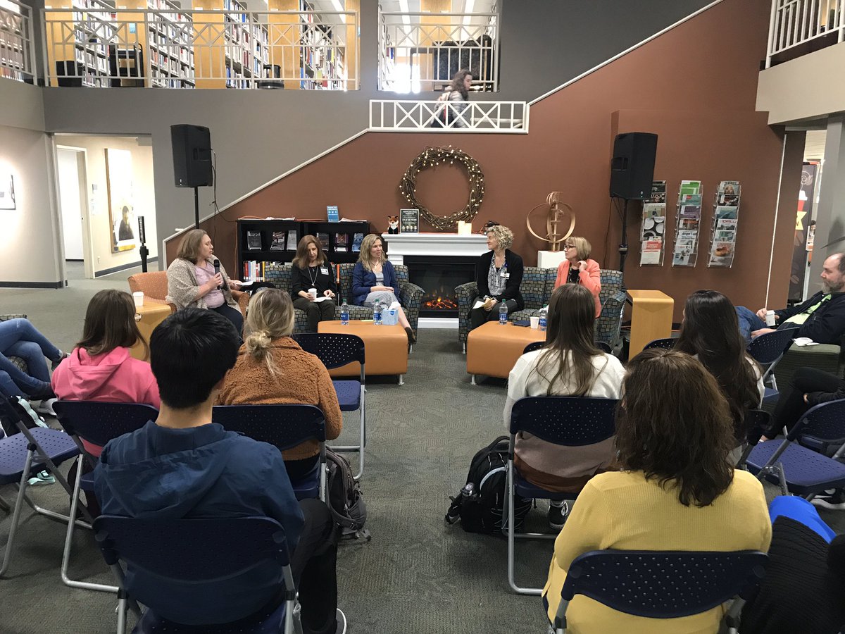 It’s not too late to join us for Fox @ the Fireside where we are talking with nursing faculty about wellness and resilience! Bring your questions! #foxfireside