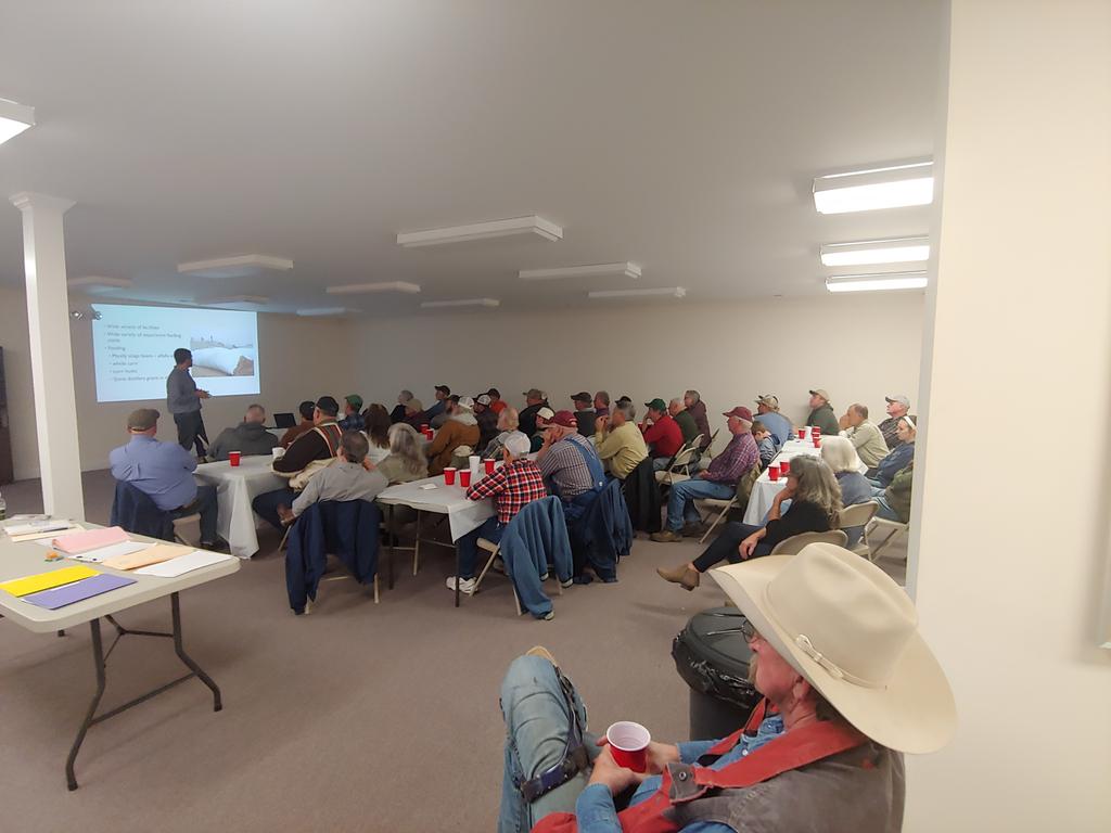 vitormercadante's tweet photo. About to start speaking at the Pulaski County Cattlemen Association. Talking about heifer selection! #reprorocks #VTapsc #beef @VTCals https://t.co/2kLLHGMgAo