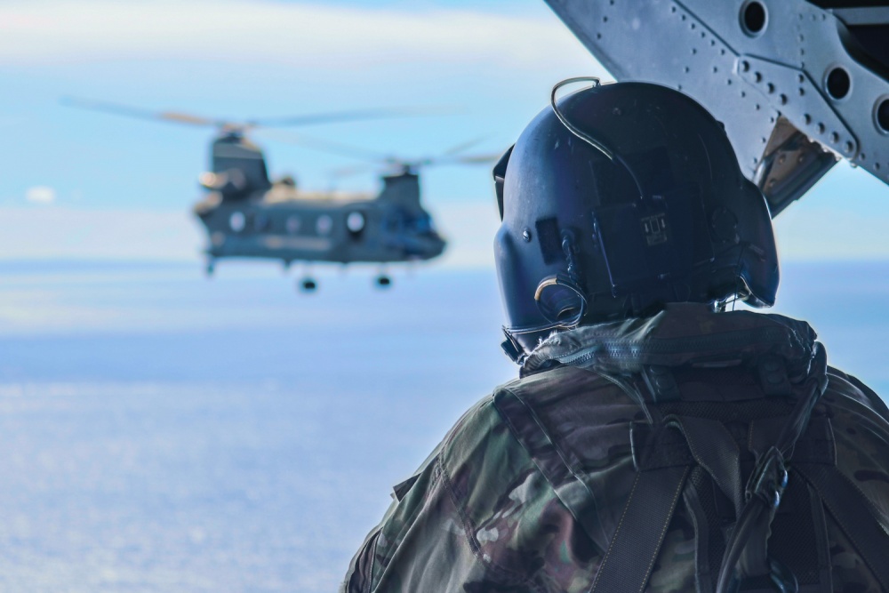 USPACOM's tweet photo. @USARPAC Soldiers with @25thCAB provides inter-island troop lift support to @2IBCTWarriors from #Wheeler Army Airfield. #ArmyStrong #Readiness #Chinhook #FreeandOpenIndoPacific https://t.co/1OSpRDysGR