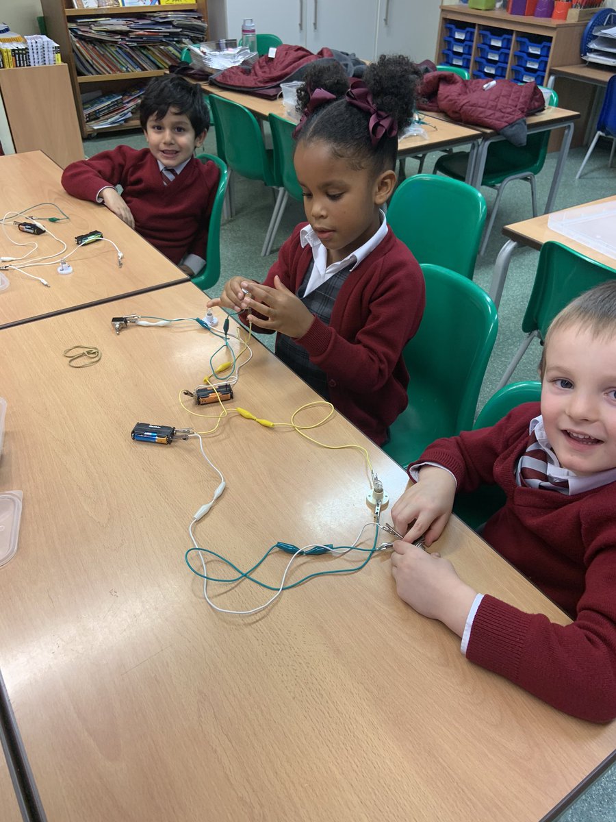 RedPartnerships's tweet image. With Christmas fast approaching our @RedcliffeSchool pupils in Year 1 take STEM subjects very seriously. Our #RedcliffeFutureScientists have been learning about circuits, ready for Christmas tree lights emergencies! @sciencemuseum @SM_Learn @GoodSchoolsUK #RedcliffeEnrichment
