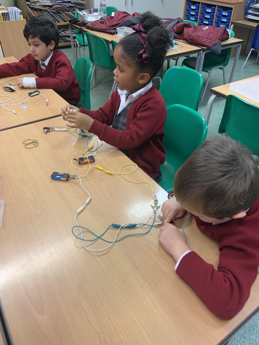 RedPartnerships's tweet image. With Christmas fast approaching our @RedcliffeSchool pupils in Year 1 take STEM subjects very seriously. Our #RedcliffeFutureScientists have been learning about circuits, ready for Christmas tree lights emergencies! @sciencemuseum @SM_Learn @GoodSchoolsUK #RedcliffeEnrichment