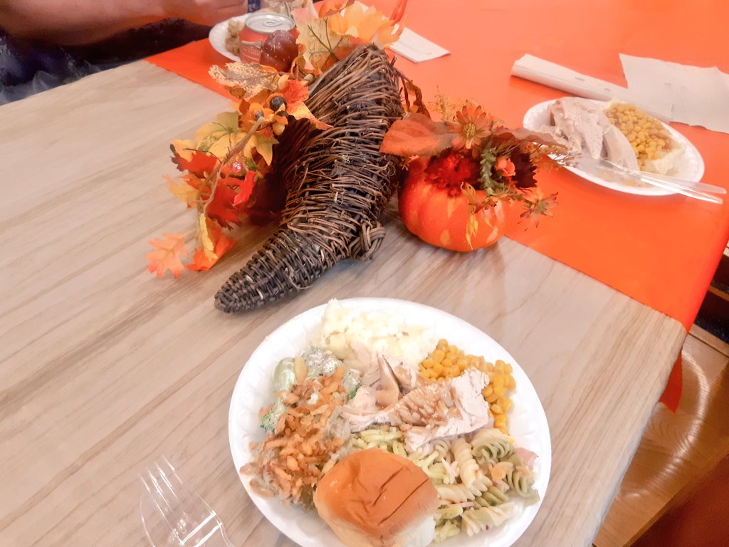 DanielaLucio0's tweet photo. Thank you @GarrigaElem from PK K  1st and specialty! 🍁 #thanksgivinglunch #garrigaproud #cutedecor https://t.co/Adw5QjPSaI