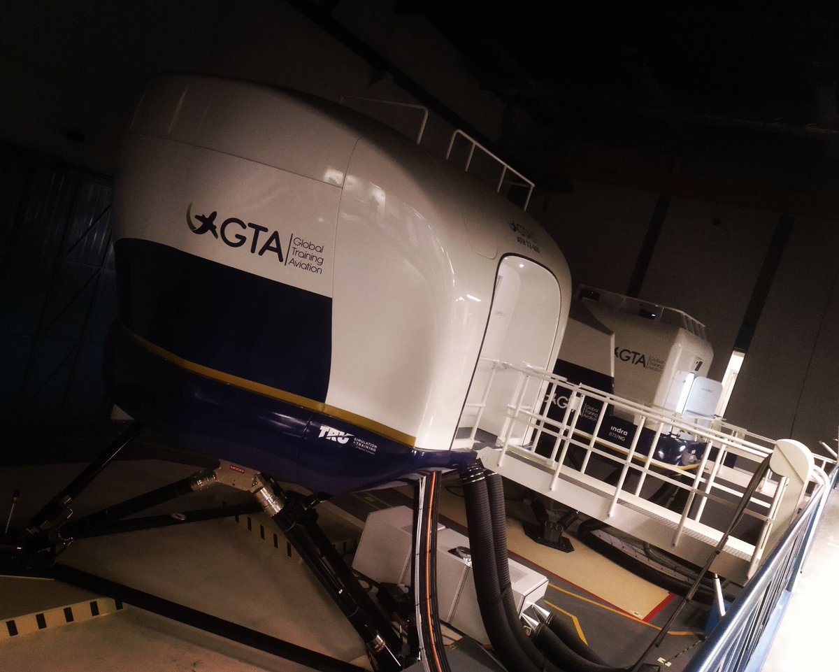 amazinante's tweet image. Fuera de la caja de las sorpresas 🤪 Mañana más 😅 #avgeek #aviation #simulatortraining