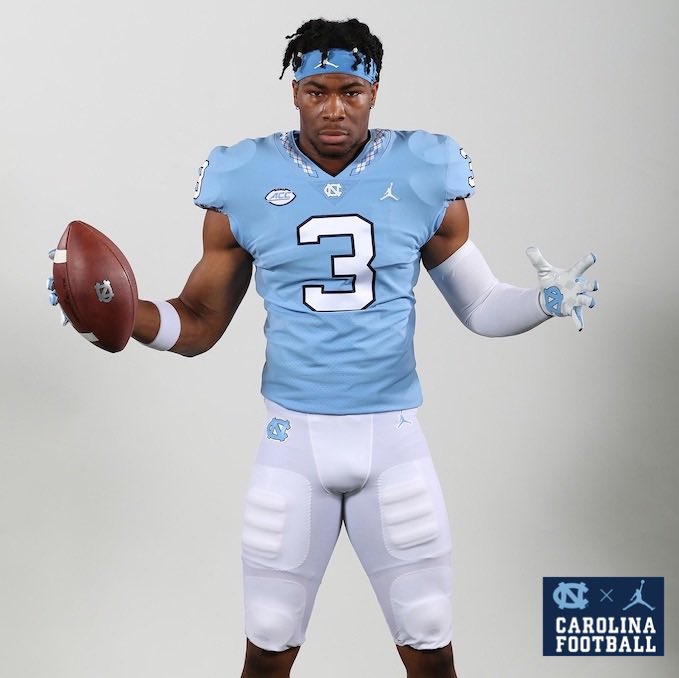 UNCFootball's tweet image. Thank you, @Dross21_.

#CarolinaFootball 🏈 #Seniors