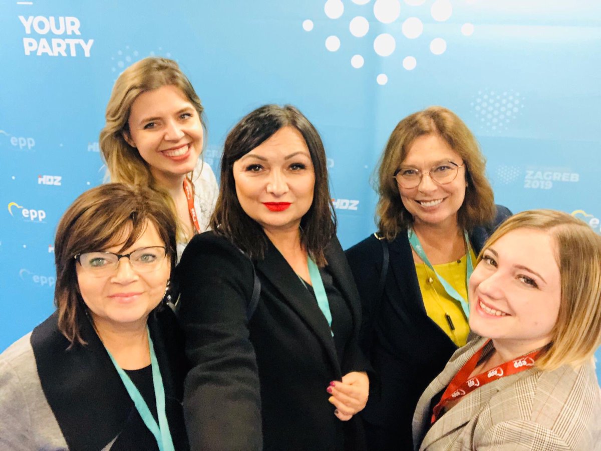 asmietanka's tweet photo. #GirlsPower🤗 #EPPZagreb https://t.co/Nsxr68DF7M