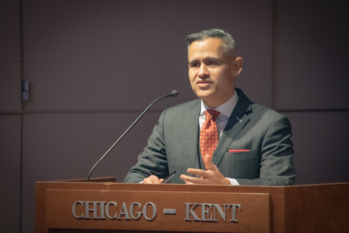 ChicagoKentLaw's tweet photo. Last week, @cklawreview hosted an Alt-Labor Movement Symposium and brought together academics and legal practitioners to discuss non-traditional labor organizing, including workplace protections, advocacy, and alternative bargaining issues. 📸 https://t.co/YxEhoJE4EV https://t.co/Z4UJo4FZMI