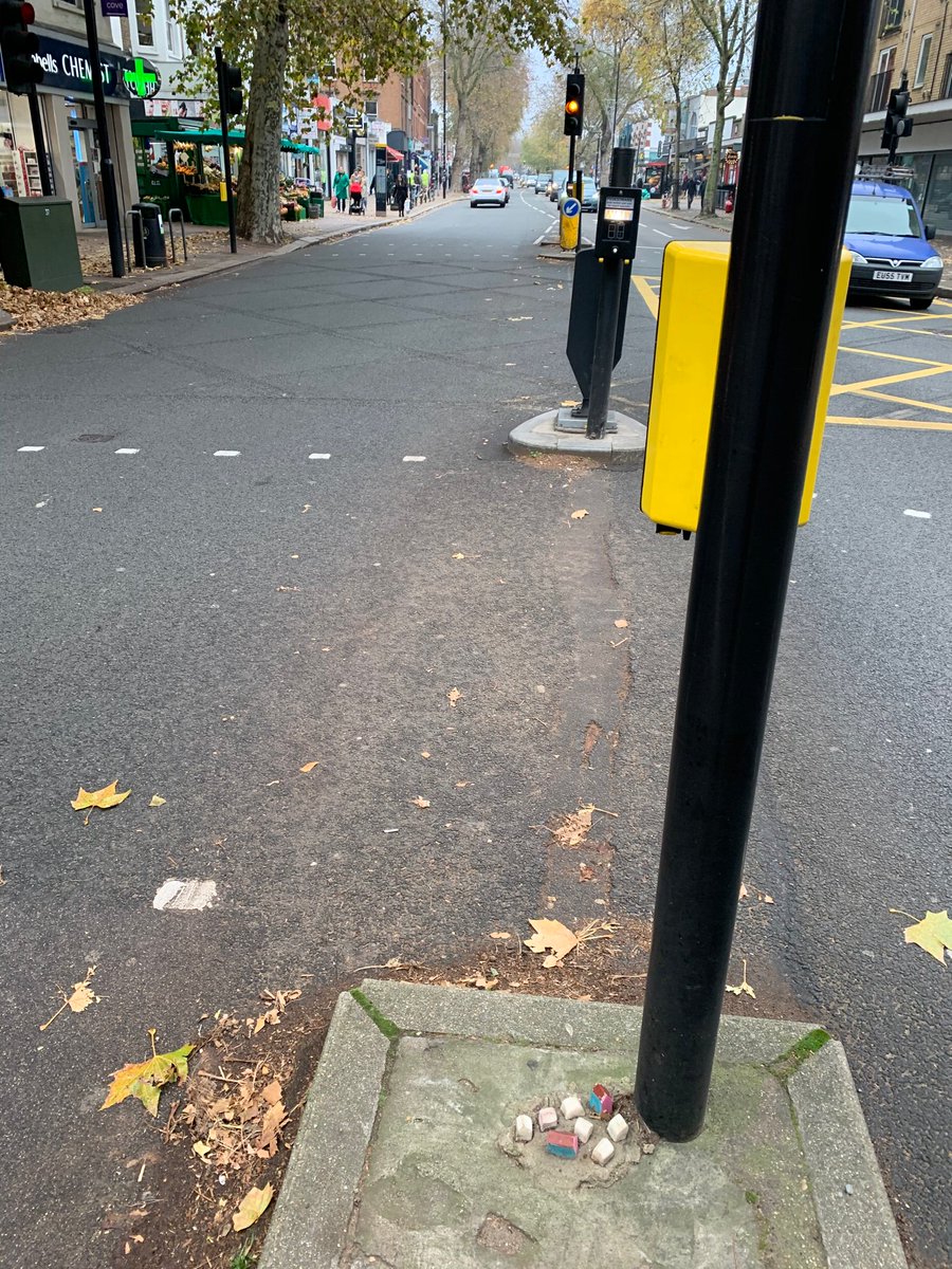 daraobriain's tweet photo. Right, I bring you THE MADDEST LITTLE THING EVER. I only noticed this by chance today, I have no idea how long it has been there but; In the middle of Chiswick High Road there is a traffic island.... and somebody has built a tiny village on it. https://t.co/5VyXYWM7qw