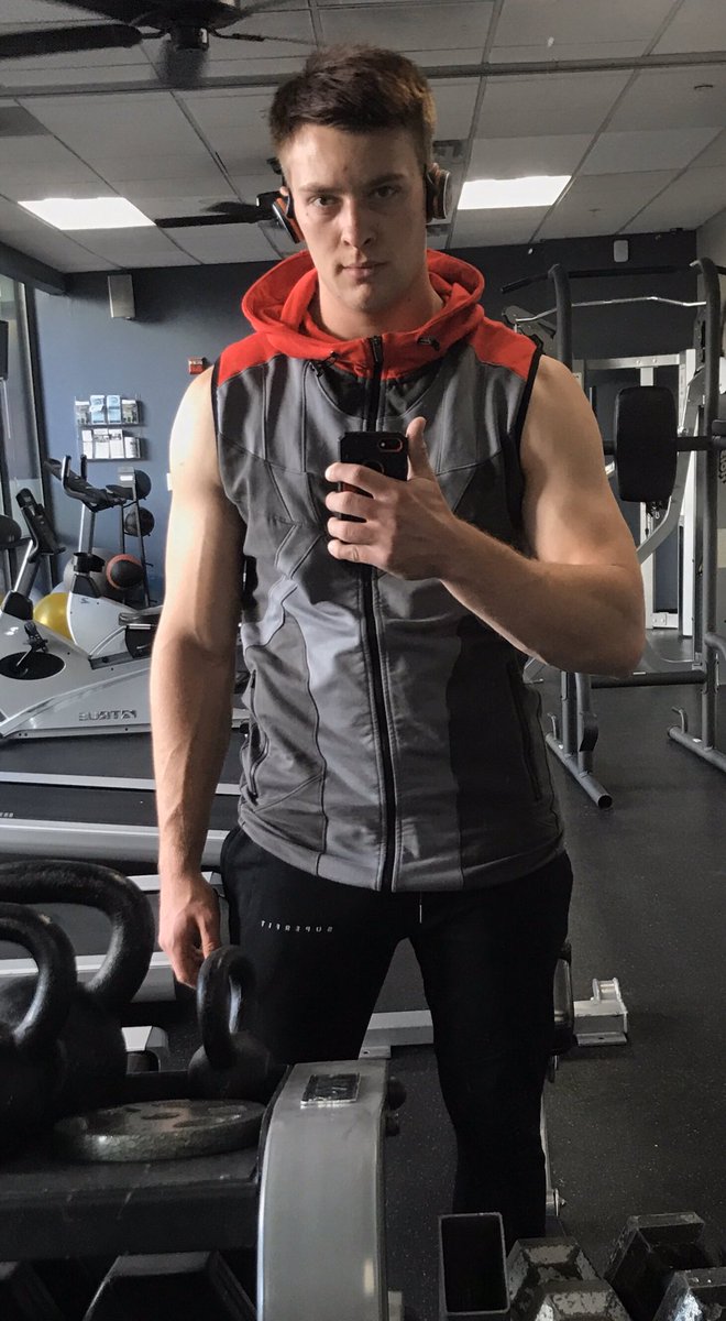 ZaneBarber's tweet photo. #WoTFitness #WarderTraining #TwitterOfTime
Bench press 4x8-12 superset with 4x30 seconds clap push-ups
Bent rows 4x8-12 superset with 4x30 seconds of curls (fast)
Pull-ups 4x8-12 superset with 4x30 seconds of cobras
Ball slams 4x45 seconds
Ball throws 3x30 seconds https://t.co/m9SEzqVLal