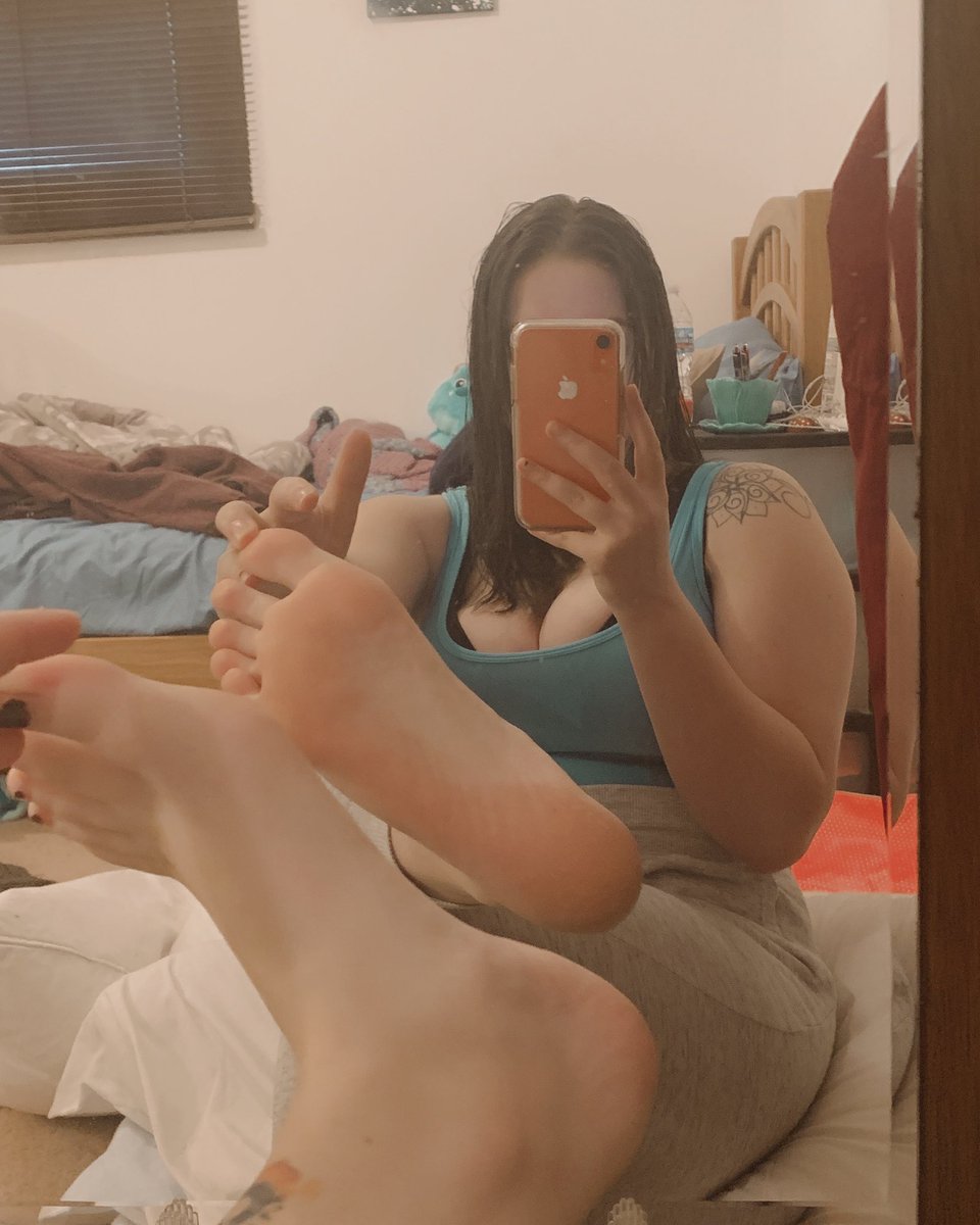 GoddessAj3's tweet photo. Beautiful face, tits, and feet. 

That’s why you thank me when I take all your money 😈💋

#findom #findomdrain #findomfeet #findomme #findombrat #feet #feetdomme #Feetfettish #feetfindom #footpics #footfetısh @loneleyguy69xxx @rt_feet @RT4feet @DirkHooper https://t.co/R9Ip6W7Zlb