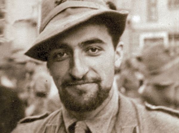 Masssimilianoo's tweet photo. Teresio #Olivelli (Bellagio 1916-Hersbruck 1945), partigiano e beato italiano. Morì nel lager di Hersbruck per un calcio allo stomaco infertogli da un kapo' mentre tentava di difendere un prigioniero dalle percosse. https://t.co/mrrxlHgxbv