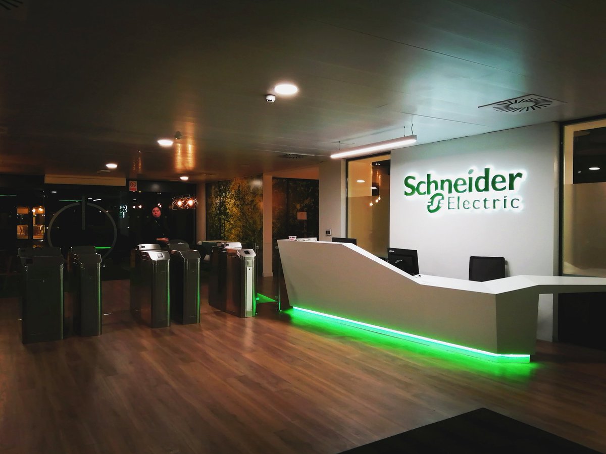 jordischn's tweet image. Reconforta sentirse orgulloso de cómo, cuándo, cuánto y/o en qué dedicamos nuestro trabajo, pero hoy toca estarlo de dónde.

Las nuevas oficinas de la DAG Centro @SchneiderES me han inyectado #SEGreatPeople #LifeIsOn #InnovationAtEveryLevel en un entorno co-work sensacional