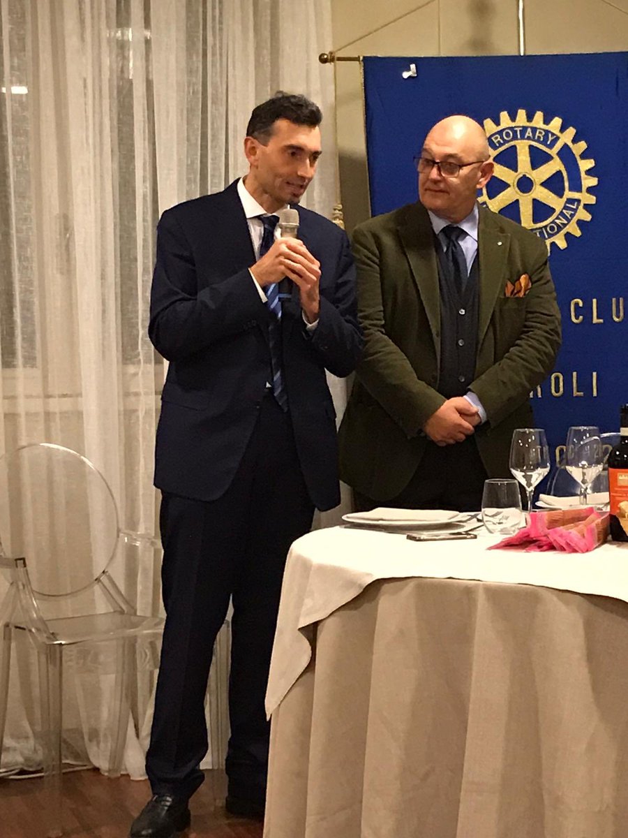 Presente alla raccolta fondi per il tradizionale Premio di Laurea che coniuga disabilità e sport, organizzata dal Lions Club “Vigevano Colonne” e dal Rotary Club “Cairoli”