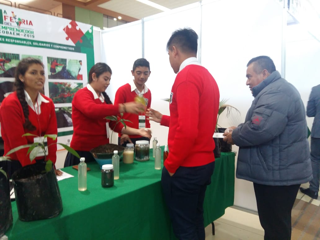 cemsad121's tweet photo. felices nuestros alumnos en la 1ª Feria del Emprendedor del @COBAEMex, con la exposición de abono orgánico. https://t.co/juQULNgkpm