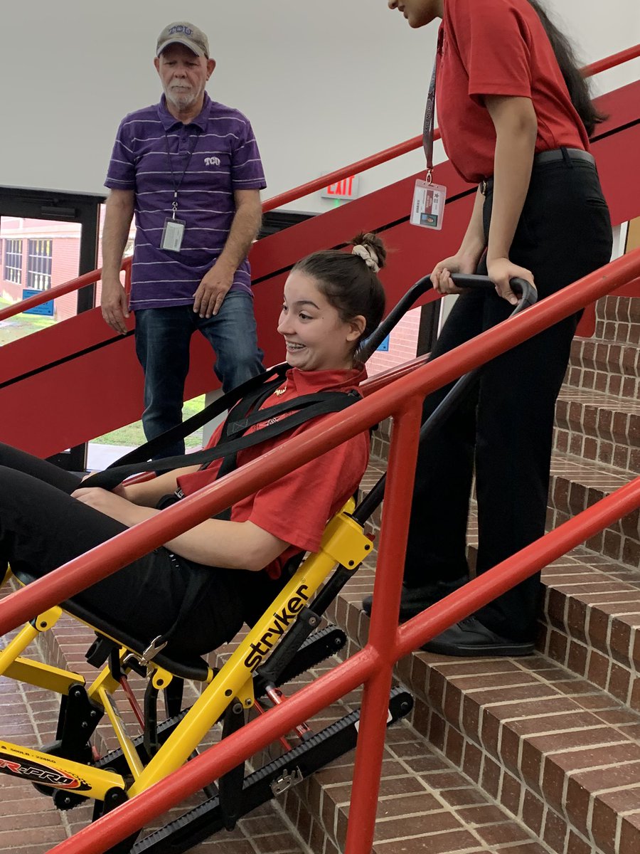 gbmedic1's tweet photo. The calm appearance of EMT students as they learn the use of the stair chair #CowboysUnite #CHSSTEM @CoppellHigh @CoppellCTE @Coppellisd #CISDOurStory #CISDLearns #RelationshipsMatter https://t.co/TOPl3ROEdQ