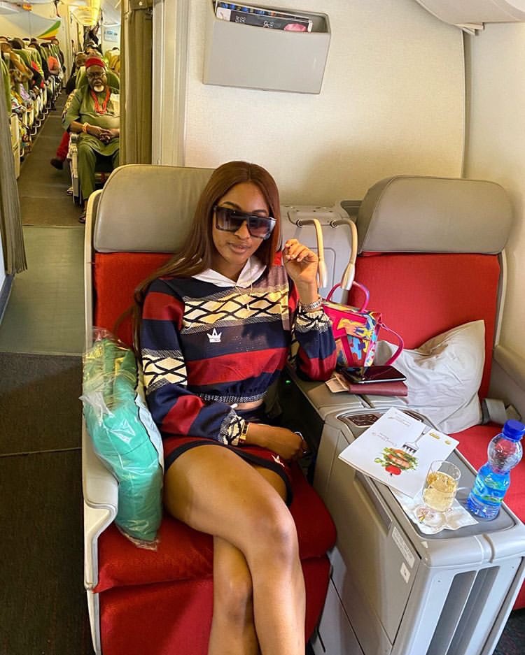 _kimoprah's tweet photo. Yooo! Thanks to you all for engaging in the #askkim tag. Let’s do this again next Thursday. ✈️✈️✈️✈️

Catching flight not feelings. https://t.co/dog0RWT6as