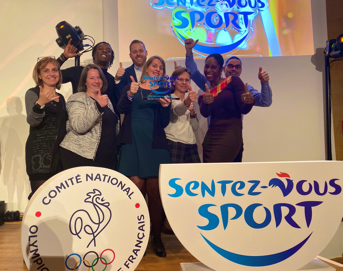 allianzfrance's tweet photo. Un grand MERCI aux organisateurs des trophées « Sentez-vous Sport »
Allianz France repart avec une belle rĂ©compense âš
#AssisesSVS #SVS209 #CNOSF #Sport https://t.co/Mu583rNak9