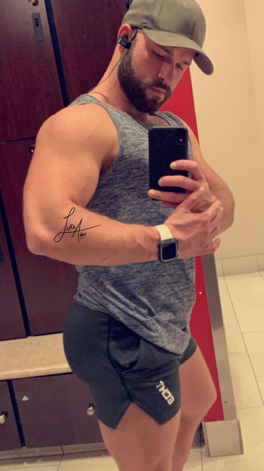 New shorts! Do you like them? https://t.co/BhDr8RPSaC<a href="/tag/humpday"class="tags"><span>#humpday</span></a>