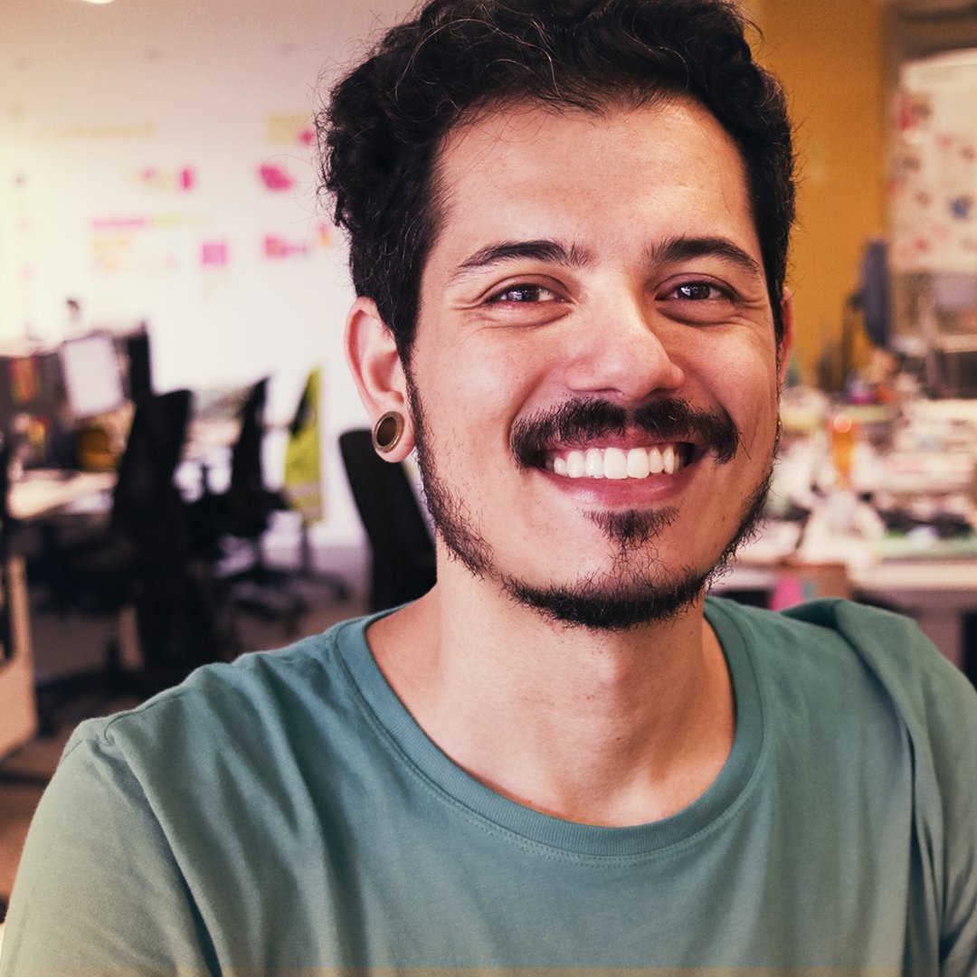 UXLabSP's tweet image. Esse é o Henrique, UX/UI Designer do Lab, mas que todo mundo chama de Peixe, e não é porque ele é fedido não, é o sobrenome mesmo. Ultimamente o @PeixeH  tem se dedicado a ser o pai do Pedro, que tem apenas 5 meses, e quando sobra tempo, ele pinta uns quadros.
#UXLabTeam
