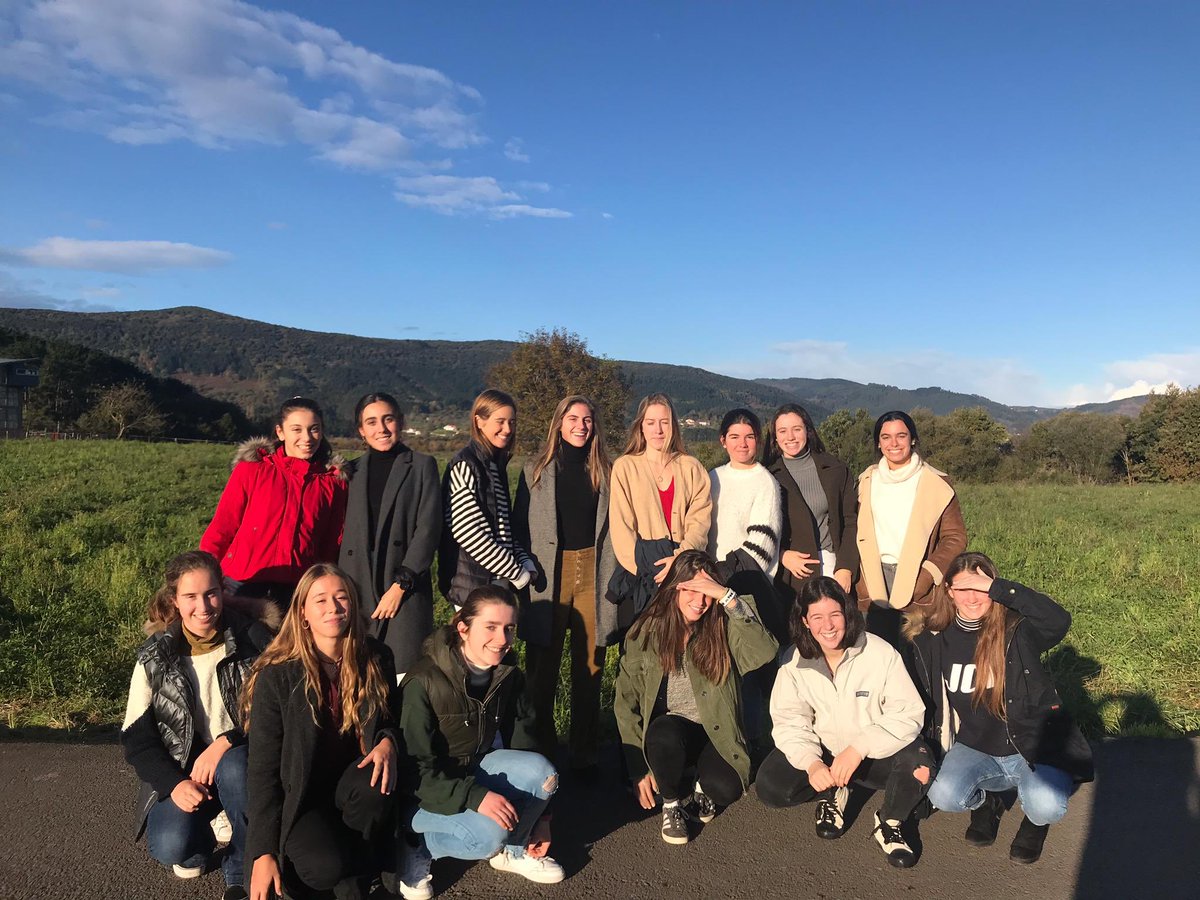 Ayalde_'s tweet image. Comienzan las actividades de #orientaciónuniversitaria para nuestras alumnas 1º BACH.
Visitas a los juzgados de Bilbao, la empresa @IdomGroup y @Ekoetxea_eus , en #Urdaibai.
Gran ocasión de ir encontrando su vocación profesional y disfrutar de sus amigas.
#ayalde
#bachillerato