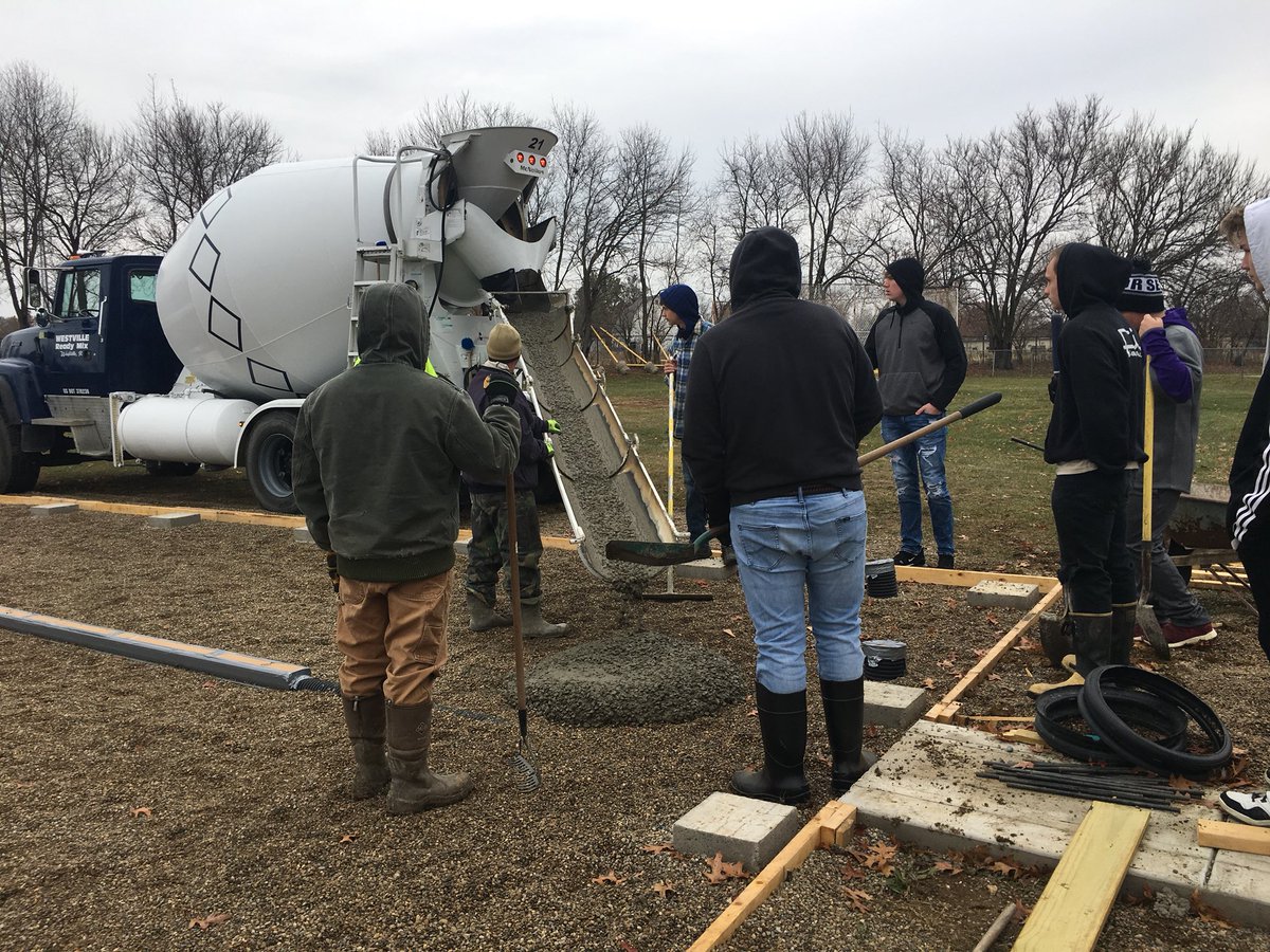 grf_ffa's tweet image. Just an update on the greenhouse! It’s looking great so far! Keep up the great work!#WeAreGRF