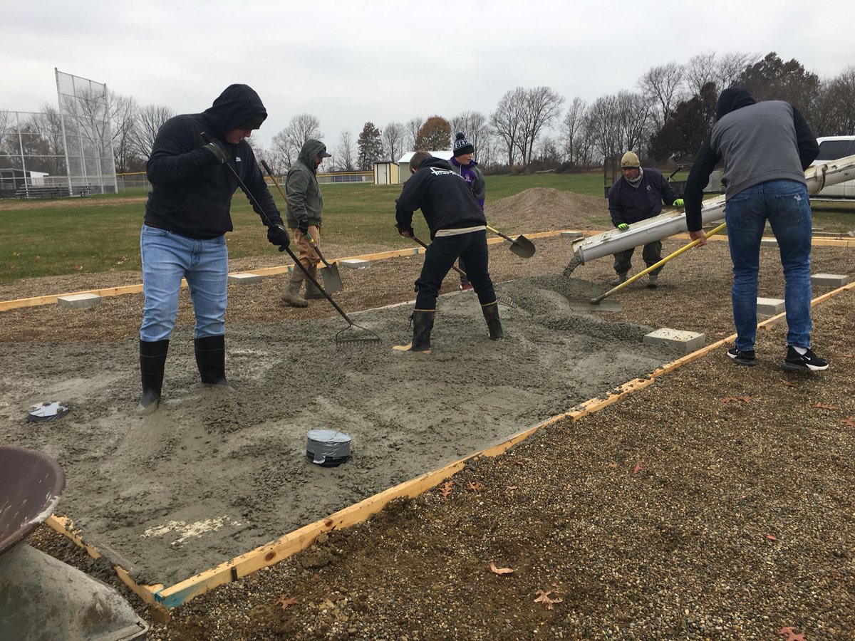 grf_ffa's tweet image. Just an update on the greenhouse! It’s looking great so far! Keep up the great work!#WeAreGRF