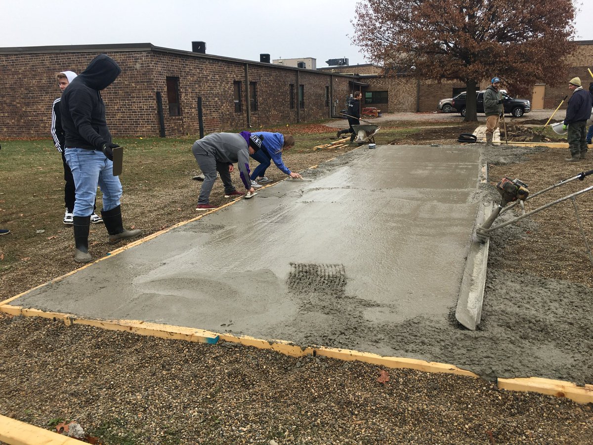 grf_ffa's tweet image. Just an update on the greenhouse! It’s looking great so far! Keep up the great work!#WeAreGRF