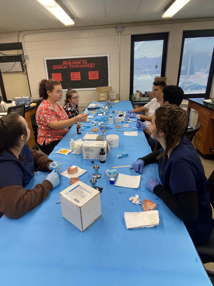 MrsNonni_4's tweet photo. Peer teaching dental! @CharlesSmialek @pcsdcte @ParmaSchools https://t.co/uMbovX6Omp