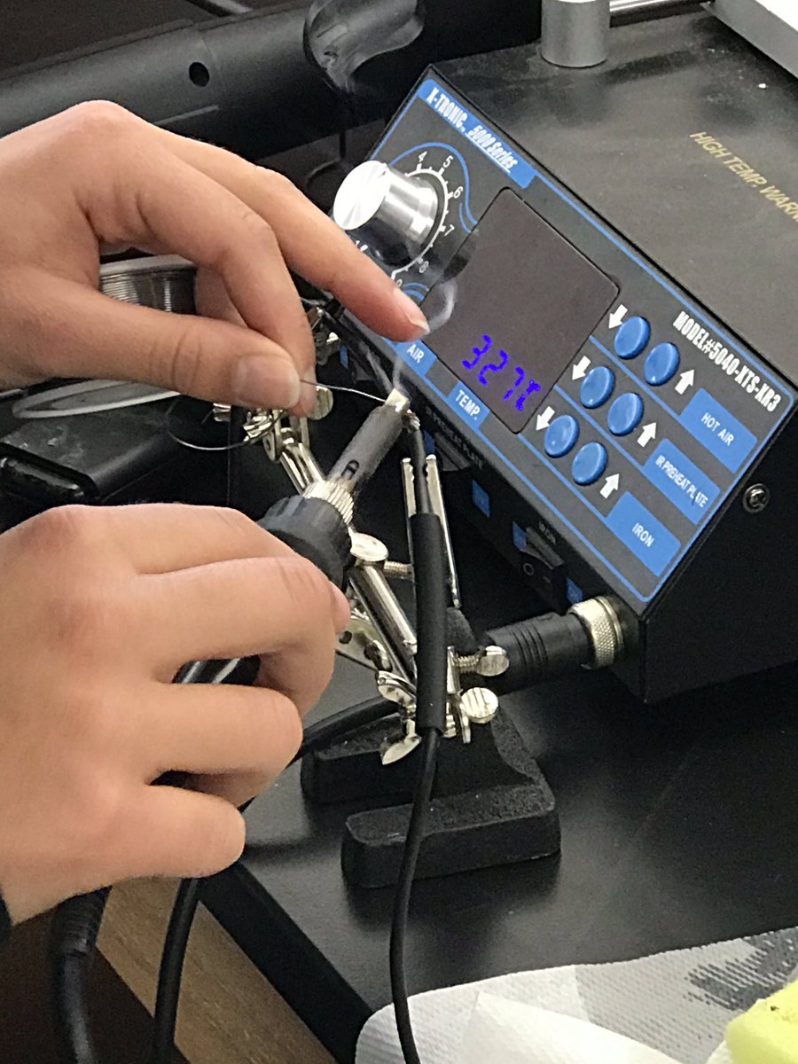 WarrenRobotics's tweet photo. Even with our nails on we work hard! Day 4 💅🏻 https://t.co/9qEoQ8Si8k