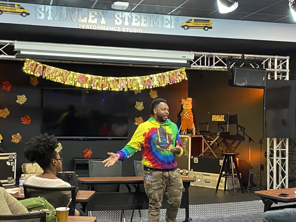 DJNAILZ's tweet photo. As the Wildcats gear up for Florida Classic. I had to opportunity to speak to Mass Comm Students from the GREAT Bethune-Cookman University! I remember being in their seats worrying about the unknown. So great to tell my story to inspire others. HAIL WILDCATS! https://t.co/6aMcLSIIJQ