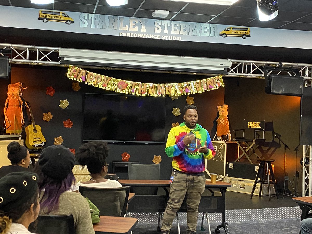 DJNAILZ's tweet photo. As the Wildcats gear up for Florida Classic. I had to opportunity to speak to Mass Comm Students from the GREAT Bethune-Cookman University! I remember being in their seats worrying about the unknown. So great to tell my story to inspire others. HAIL WILDCATS! https://t.co/6aMcLSIIJQ