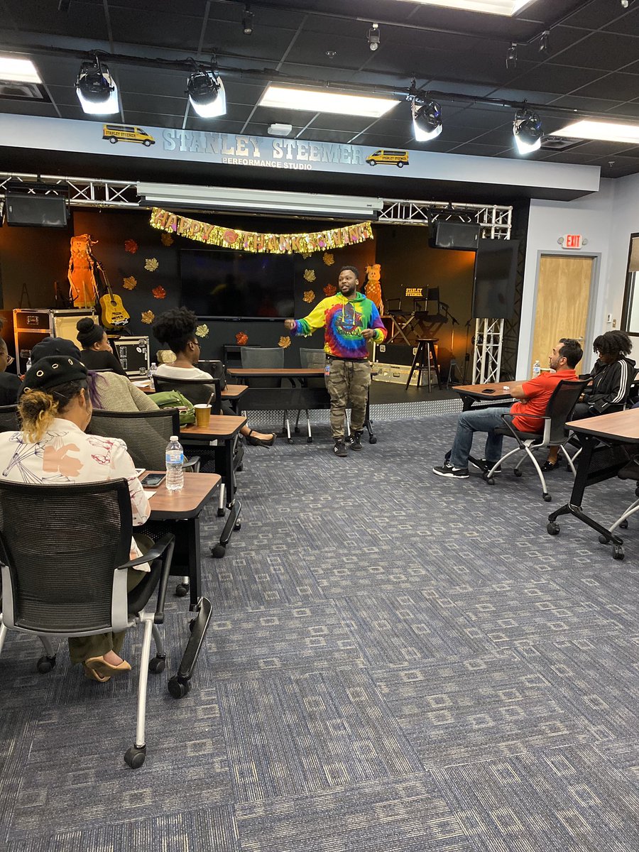 DJNAILZ's tweet photo. As the Wildcats gear up for Florida Classic. I had to opportunity to speak to Mass Comm Students from the GREAT Bethune-Cookman University! I remember being in their seats worrying about the unknown. So great to tell my story to inspire others. HAIL WILDCATS! https://t.co/6aMcLSIIJQ