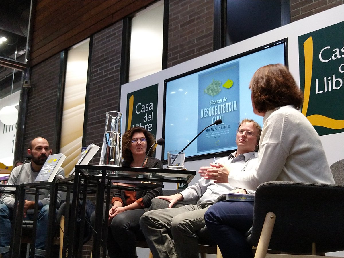 Interesantísima charla de Paul Engler, autor dell Manual de Desobediencia Civil con <a href="/lizcastro/">Liz Castro</a>, <a href="/epaluzie/">Elisenda Paluzie</a> y <a href="/marcelmauri/">Marcel Mauri de los Rios</a>  sobre las claves del éxito de un movimiento de lucha social.

Nos quedamos con estas ideas 👇1/5